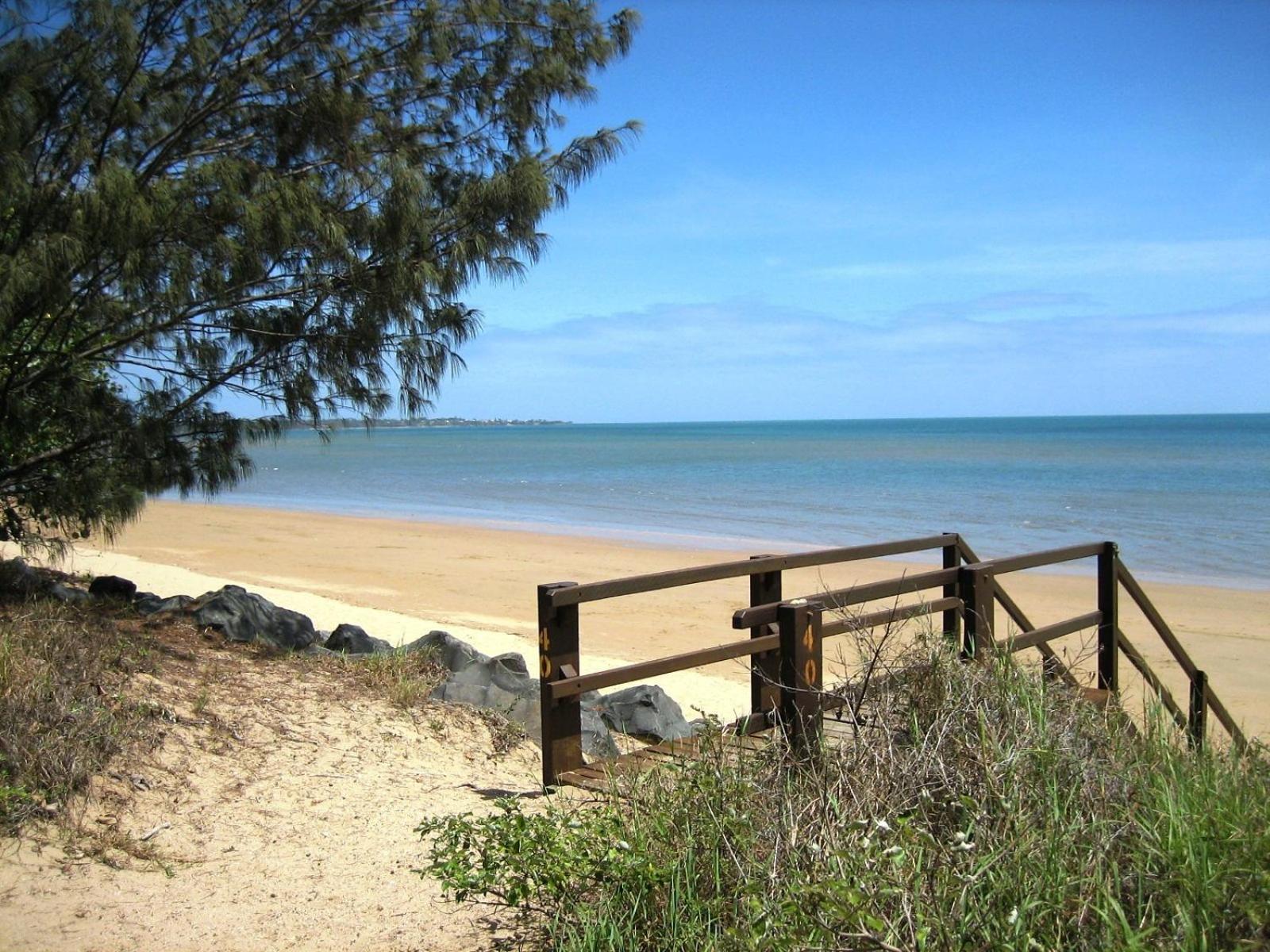 Апарт отель Coconut Palms On The Bay Херви-Бэй Экстерьер фото